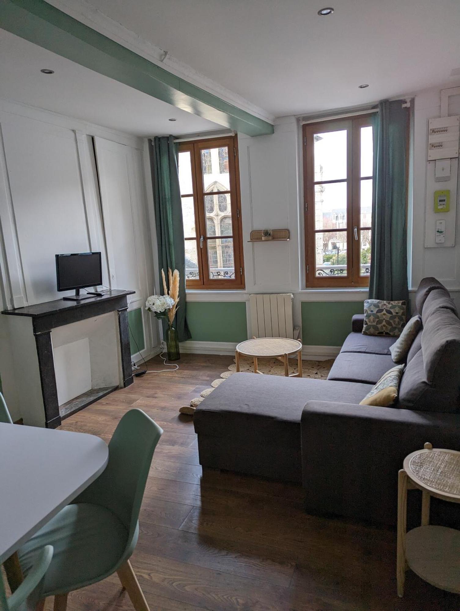 Le Saint Leonard... Il Est Vert Honfleur Bagian luar foto
